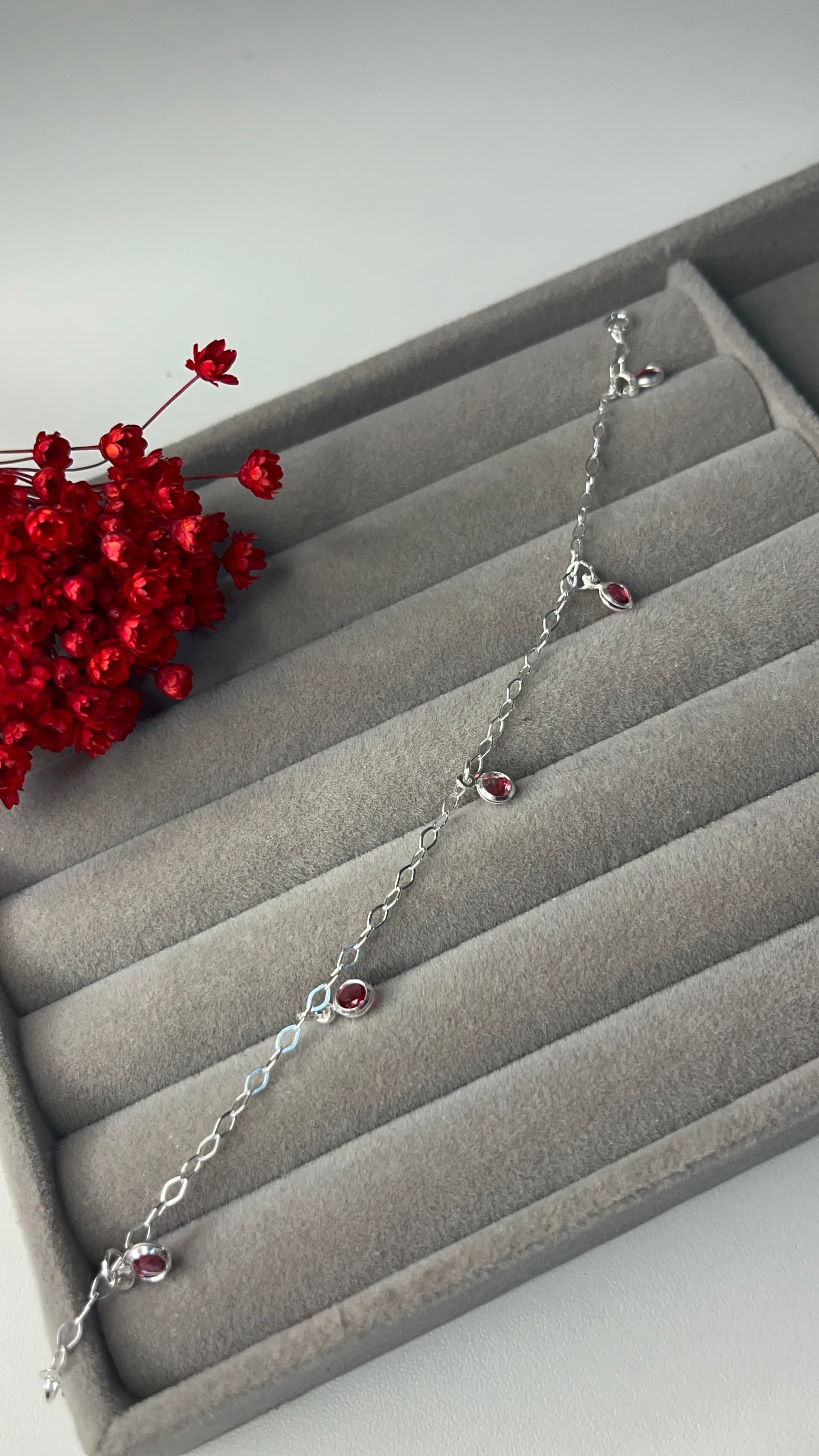 Pulseira bolinhas vermelhas