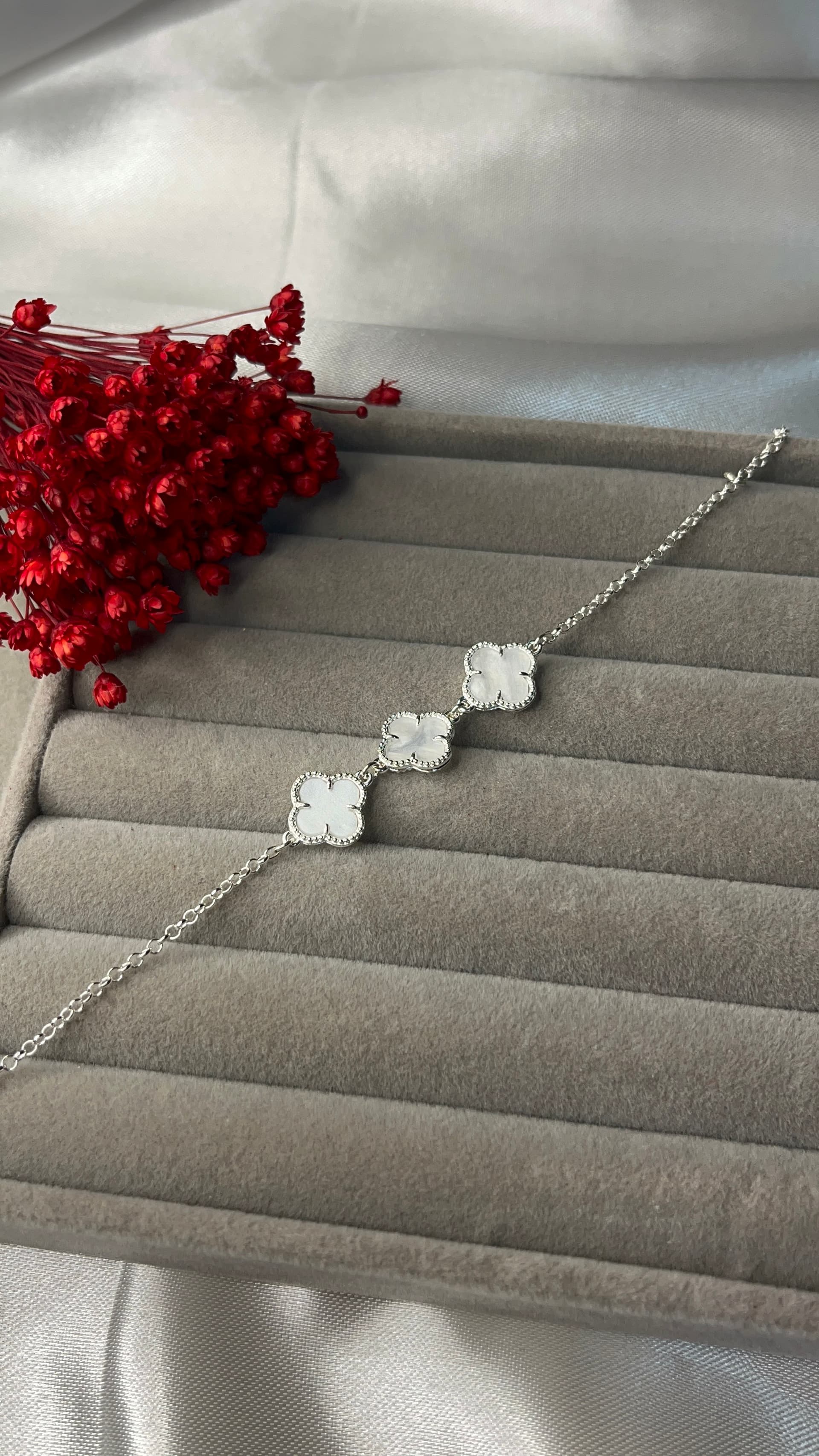 Pulseira van cleef branca